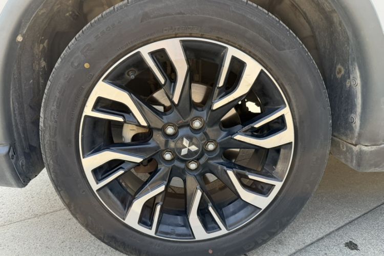 Used Mitsubishi Outlander 2019 2.0L Two-Wheel Drive Comfort Edition 5 Seats China VI Standard
