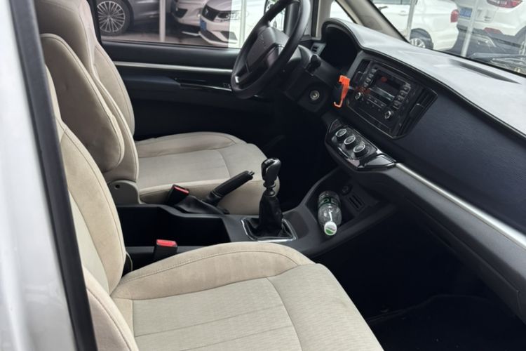 Used FORTHING Lingzhi 2022 M5L 2.0L Utility Model 7 Seats
