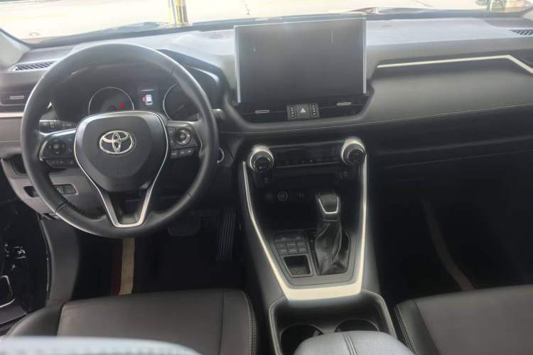 Used Toyota Wildlander 2022 2.0L CVT 4x4 Luxury PLUS Edition
