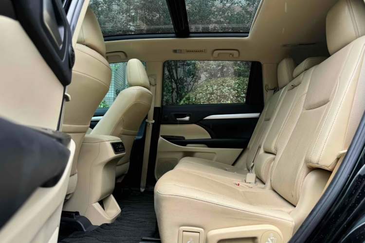 Used Toyota Highlander 2018 2.0T Four-Wheel Drive Prestige Version 7 Seats China VI Standard
