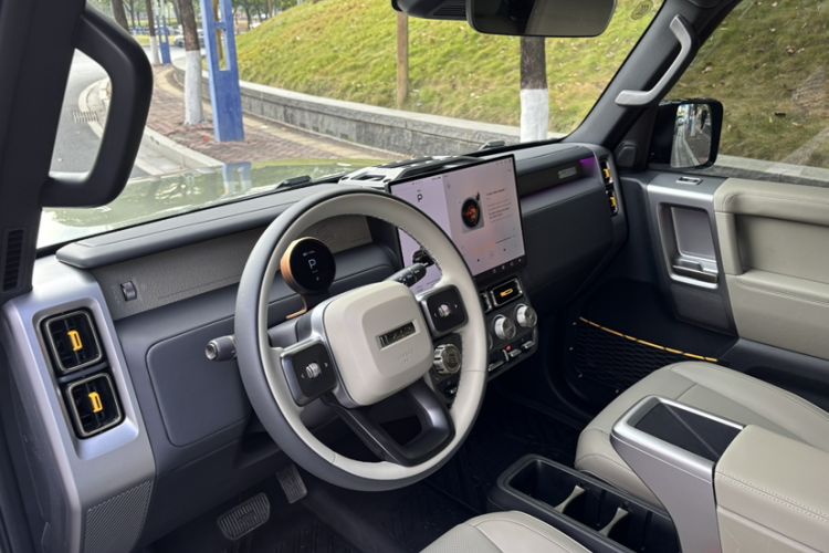 Used  V23 2025 401 Two-Wheel Drive Advanced Edition