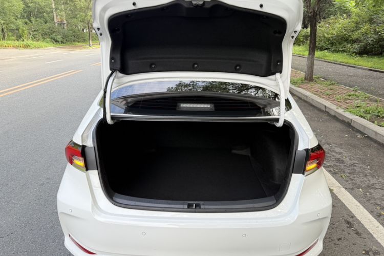 Used Toyota Corolla 2021 Dual-Motor 1.8L E-CVT Elite Edition
