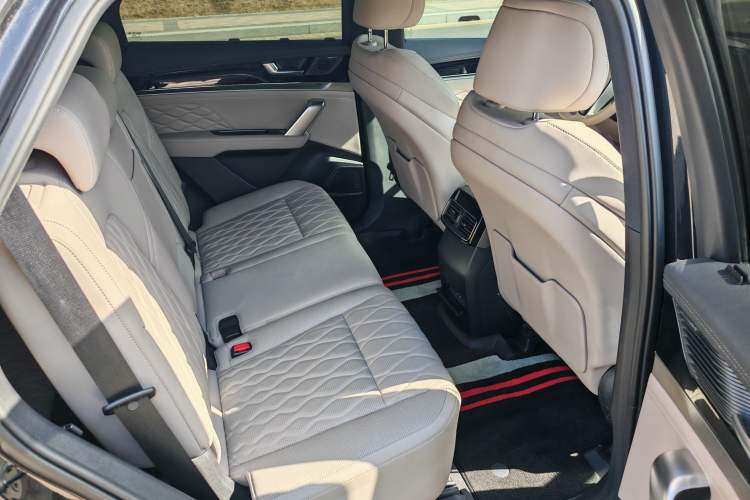 Used BYD Tang New Energy 2024 DM-i Glory Edition 112KM Prestige Model