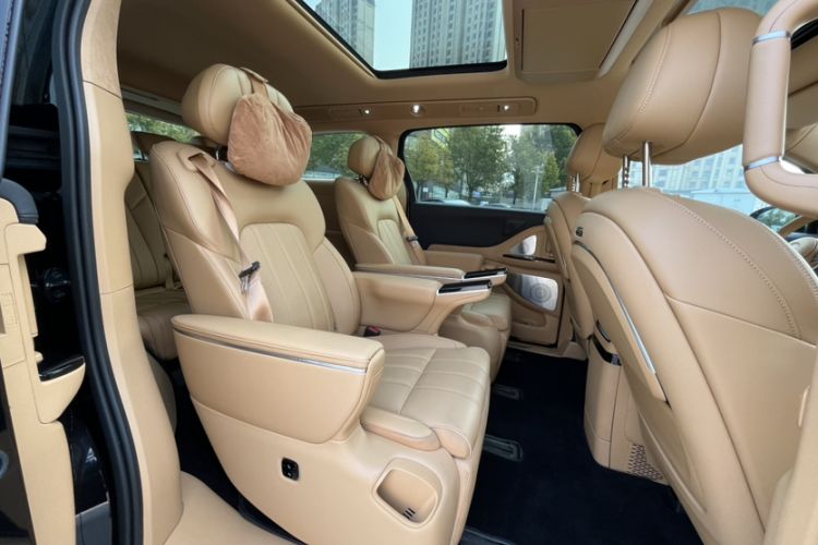 Used VOYAH Dream 2025 PHEV Four-Wheel Drive Prestige Kunpeng Edition
