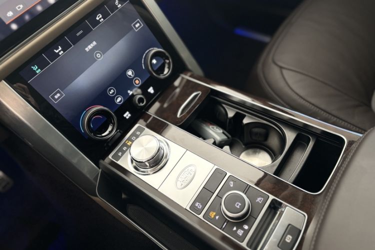 Used Land Rover Range Rover 2022 3.0 L6 400 PS Classic Extended Version
