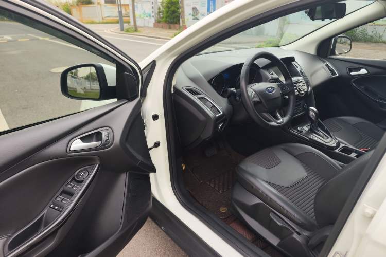 Used Ford Focus 2017 Hatchback 1.6L Automatic Fashion Edition Smart Drive Version
