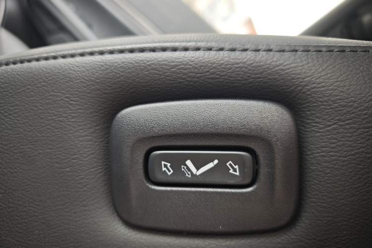 Used  Commander 2018 2.0T Two-Wheel Drive Enjoy Edition China V
