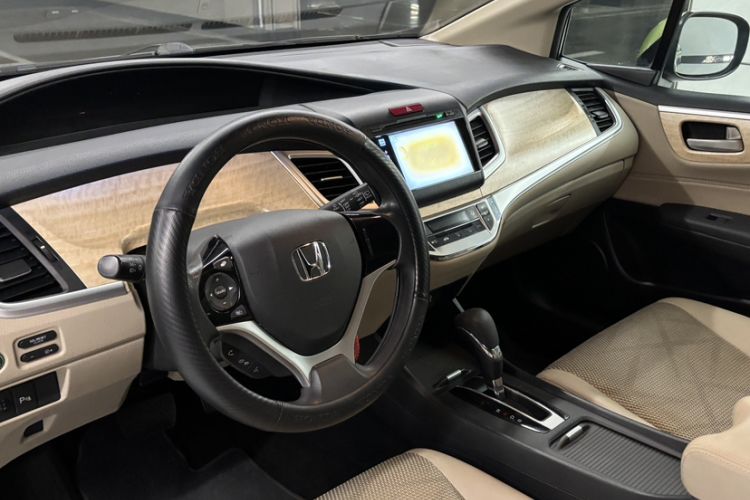 Used Honda Jade 2013 1.8L automatic Comfort version 5 seats