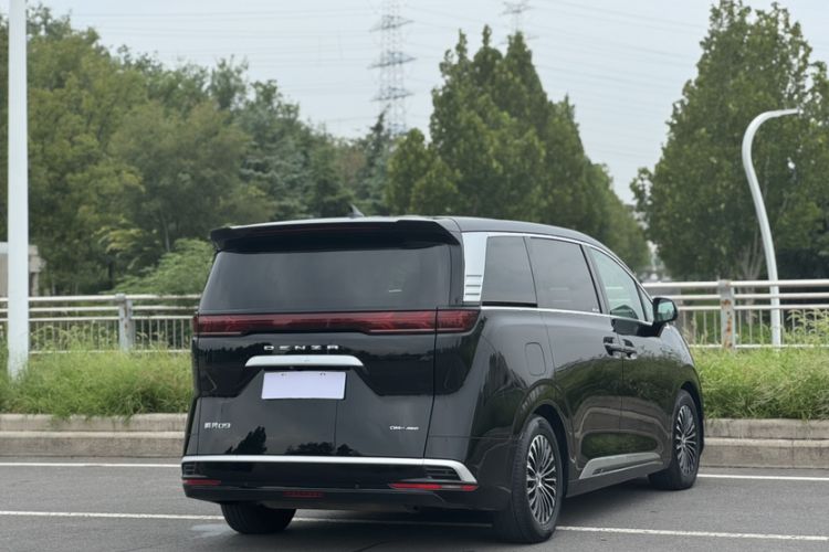 Used Denza D9 2022 DM-i 970 Four-Wheel Drive Flagship Model
