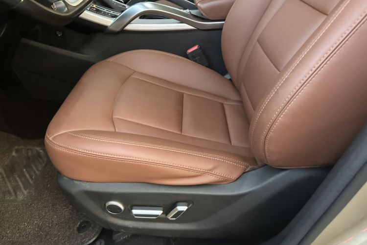 Used Geely Auto Emgrand X7 Sport 2018 1.8TD Automatic Two-Wheel Drive ZhiZun Model with 4G Connectivity
