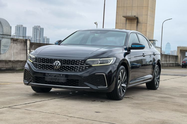 Used Volkswagen Passat 2022 330TSI Starry Luxury Edition – Exclusive Special Edition