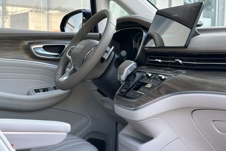 Used Roewe iMAX8 2023 400TGI Comfort Edition
