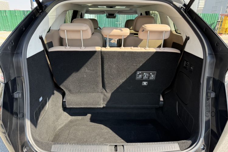 Used XPeng X9 2024 702 Ultra-Long Range Max
