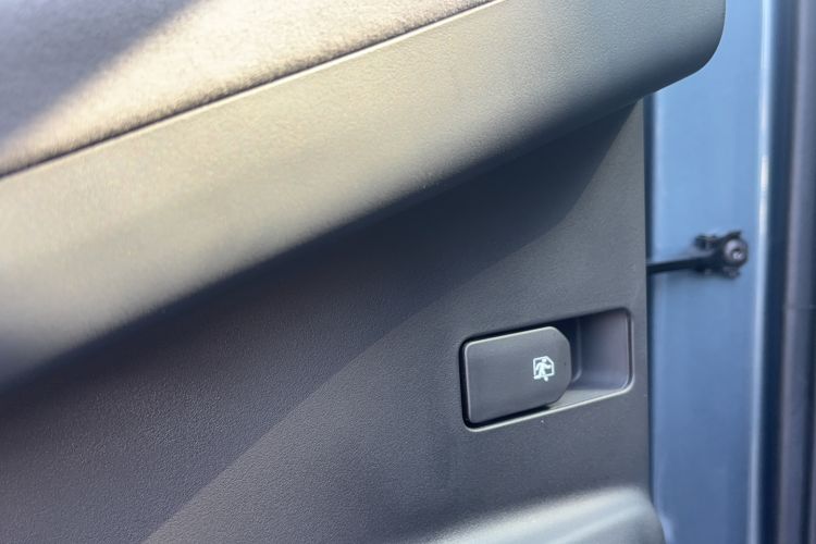 Used Lynk & Co 08 EM-P 2025 220 km All-Wheel-Drive Performance Halo
