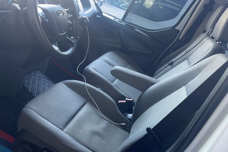 Used Ford Transit 2019 2.0T Gasoline Multi-Purpose Commercial Vehicle Short Wheelbase Low Roof 6-Seater China VI Standard
