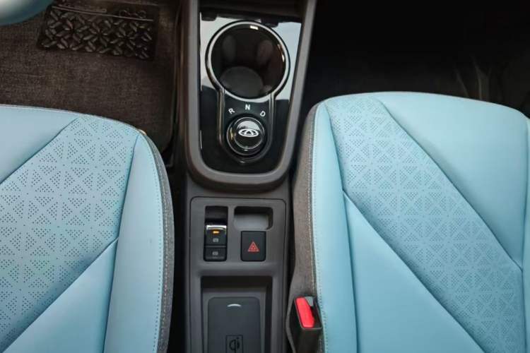 Used Chery Little Ant 2022 Sweet Pink Edition Half-Sugar Version Lithium Iron Phosphate 29.2 kWh 30 kW 301 km
