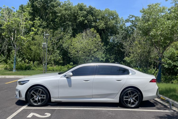 Used BMW i5 2024 eDrive 35L Luxury Package