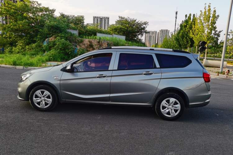 Used Baojun 310W 2017 1.5L Manual Comfort Version China VI Emission Standard
