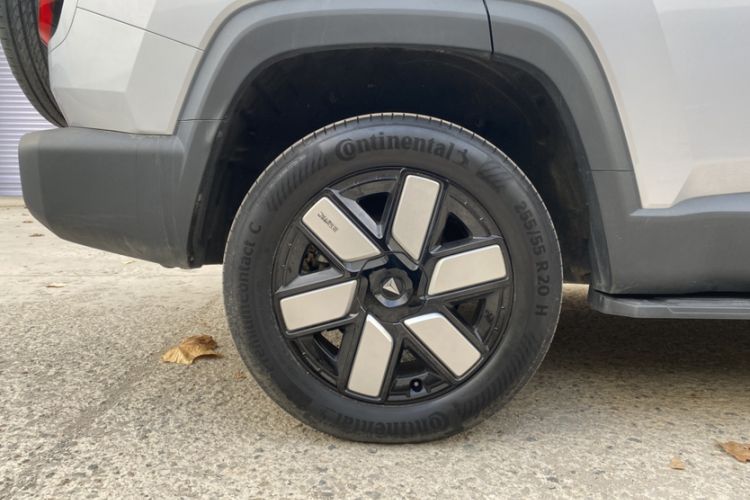 Used  G318 2024 Four-Wheel-Drive Air Suspension Model