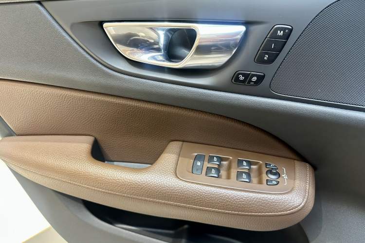 Used Volvo S60 2022 B4 Zhiyi Luxury Edition