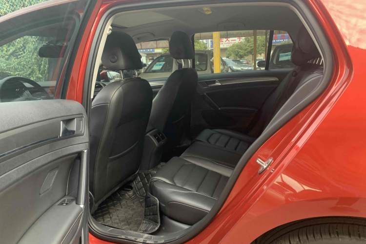 Used Volkswagen Golf 2016 230TSI Automatic Luxury Version
