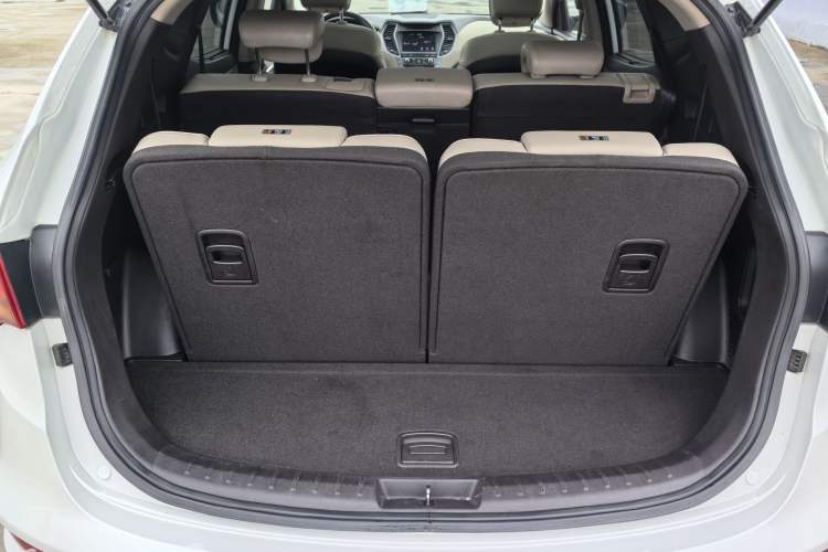 Used Hyundai Santa Fe 2017 2.0T Automatic Two-Wheel Drive Smart Version 7 Seats
