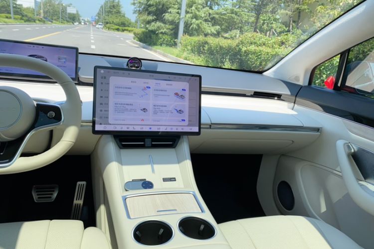 Used Hima Luxeed R7 2024 All-Electric 802 km Max
