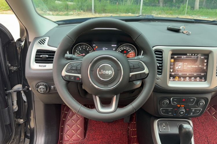 Used  Compass 2017 200T Automatic Family Edition