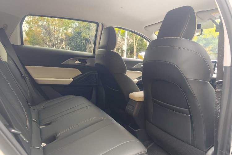 Used Geometry E Firefly 2024 401 km Fluorescent
