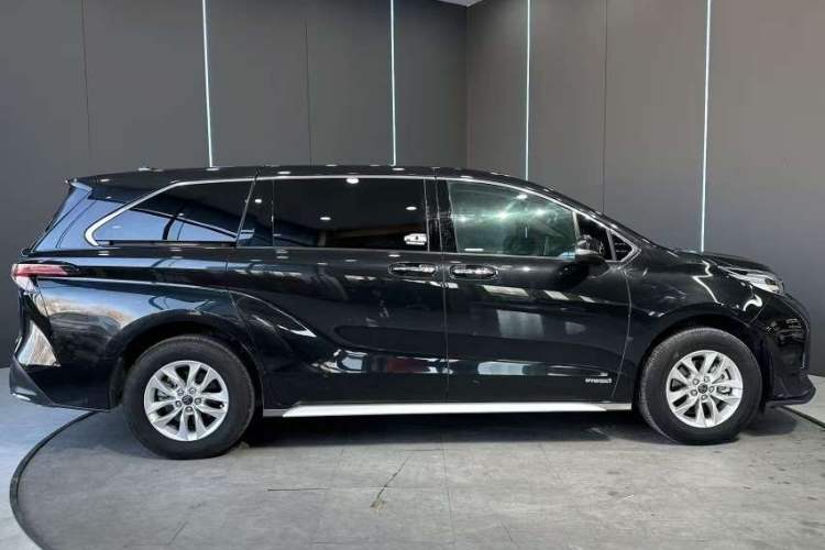 Used Toyota Granvia 2023 2.5L Hybrid Comfort Edition
