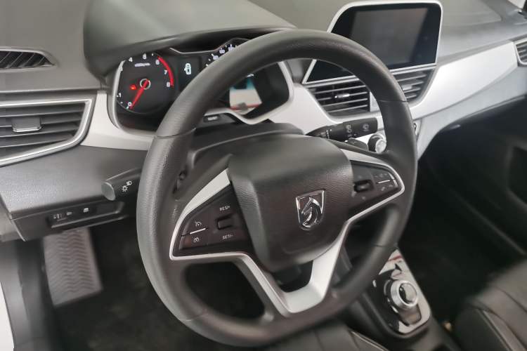 Used Baojun 310W 2018 1.5L Automatic Fashion Edition China VI
