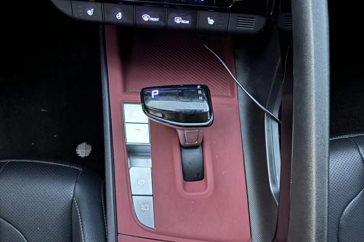 Used Hyundai Elantra 2023 1.5L CVT LUX Prestige Edition
