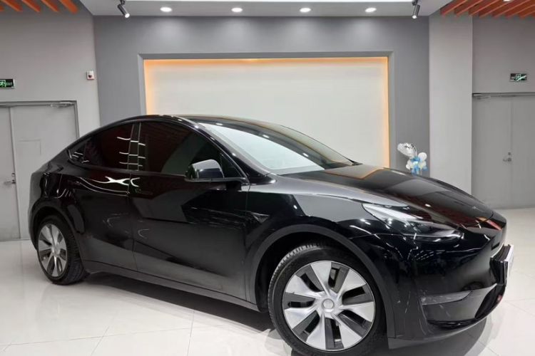 Used Tesla Model Y 2022 Long-Range All-Wheel-Drive Version