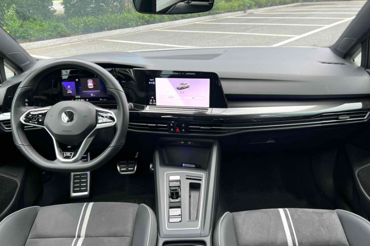 Used Volkswagen Golf 2023 Facelift 280TSI DSG R-Line Lite
