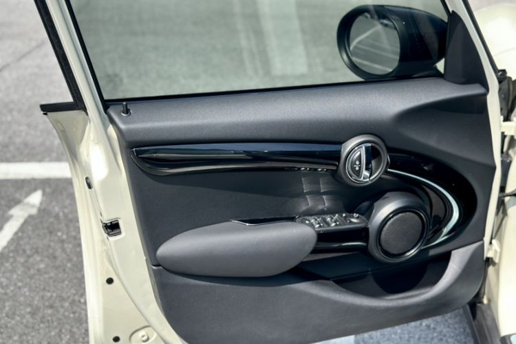 Used  MINI 2019 1.5T COOPER Classic Edition Five-Door Version
