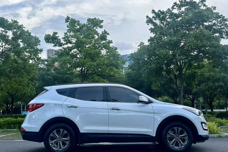 Used Hyundai Santa Fe 2013 2.4L Automatic Two-Wheel Drive Smart Version
