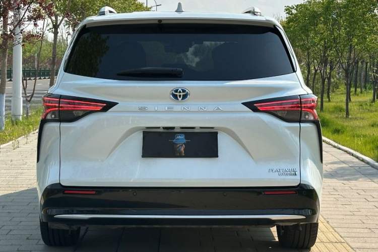 Used Toyota Sienna 2021 2.5L Hybrid Platinum Edition
