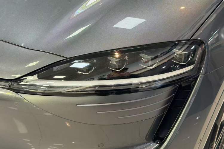 Used Hima Luxeed R7 2024 All-Electric 736 km Ultra