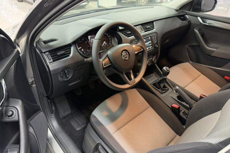 Used Skoda Octavia 2017 Classic Model 1.6L Manual Comfort Edition