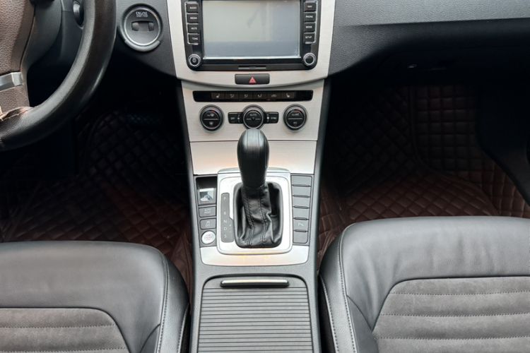 Used Volkswagen Magotan 2015 Facelift 1.8TSI Luxury Model
