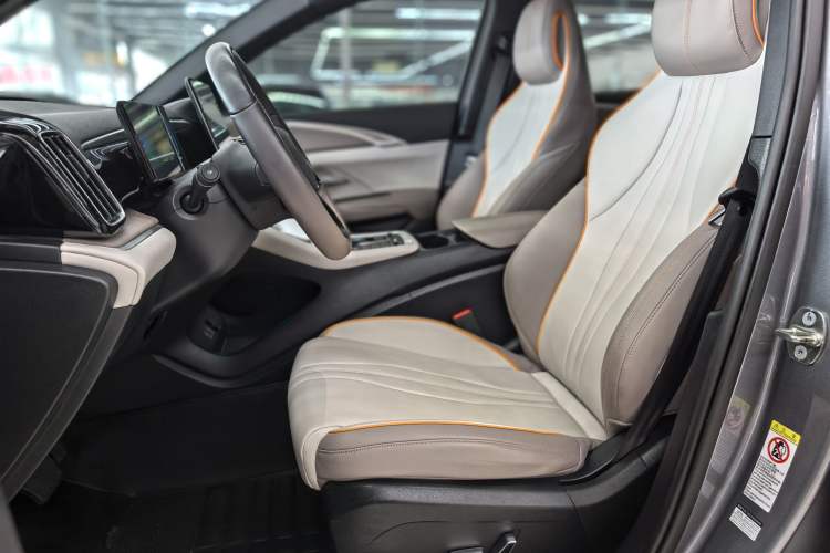 Used BYD Song Pro New Energy 2023 Champion Edition DM-i 71KM Navigation Model
