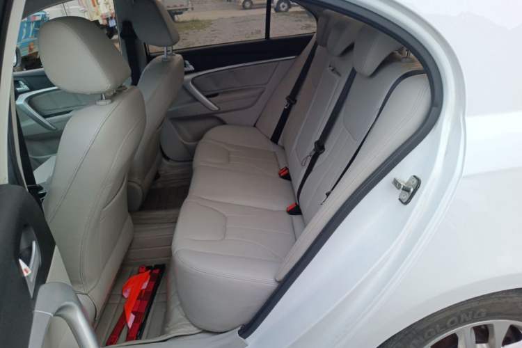 Used Geely Auto Emgrand 2016 Sedan 1.5L CVT Luxury Model
