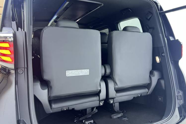 Used Toyota Alphard 2024 Dual-Engine 2.5L Prestige Edition
