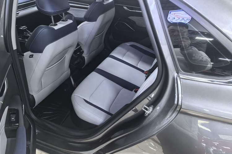 Used Geely Auto Emgrand 2022 4th Generation 1.5L CVT Flagship Model
