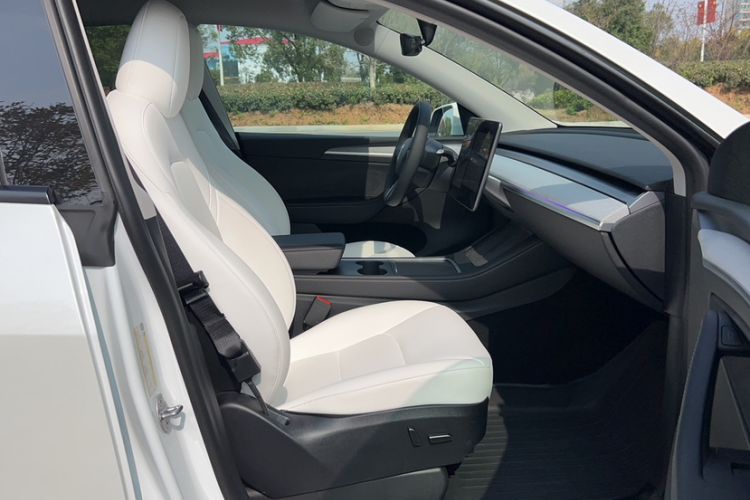 Used Tesla Model Y 2023 Rear-Wheel-Drive Version
