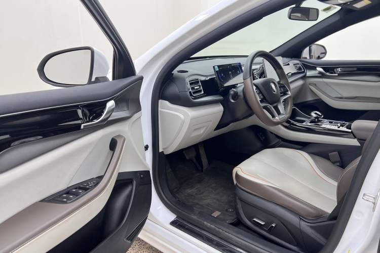 Used BYD Qin PLUS 2024 Honor Edition EV 510KM Beyond Model
