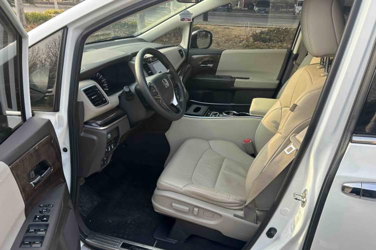 Used Honda Odyssey 2015 Revised 2.4L Luxury Edition