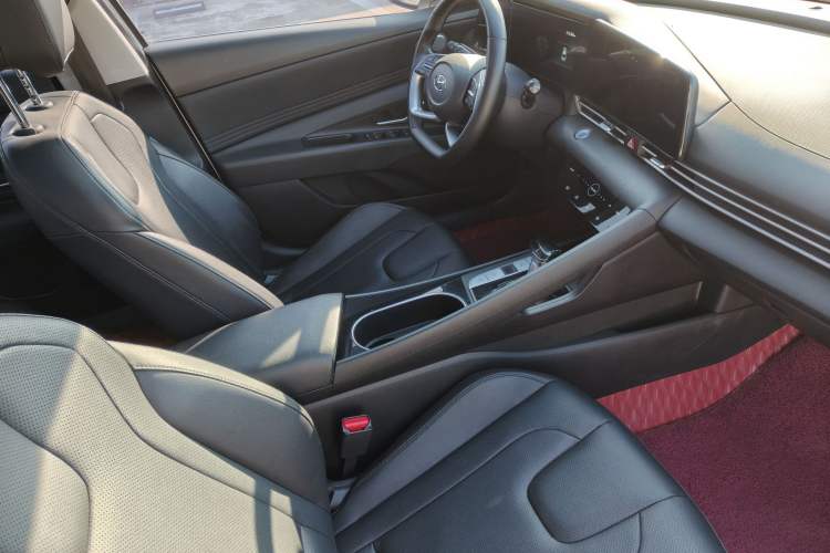 Used Hyundai Elantra 2022 1.5L CVT LUX Prestige Edition
