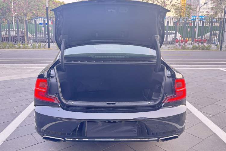 Used Volvo S90 New Energy 2020 T8 e-Drive Hybrid – Zhiyi Luxury Edition
