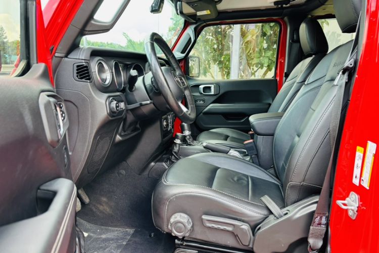 Used  Wrangler 2019 2.0T Sahara Four-Door Version China VI Emission Standard